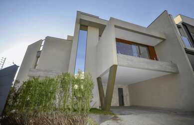 Imagem: A casa em condomínio possui 3 Dormitórios, 4 Banheiros, 4