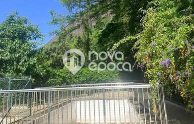 Imagem: A casa à venda possui 5 Dormitórios, 5 Banheiros, 4 Vagas