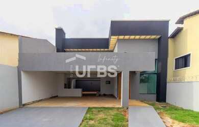 Imagem: A casa possui 3 Dormitórios, 3 Banheiros, 5 Vagas na garagem