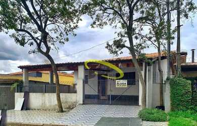 Imagem: A casa possui 3 Dormitórios, 3 Banheiros, 2 Vagas na garagem