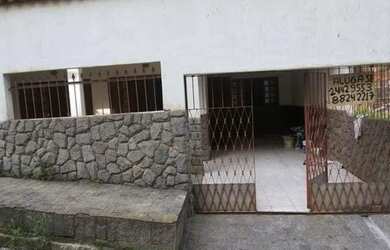 Imagem: A casa possui 3 Dormitórios, 3 Banheiros, 2 Vagas na garagem