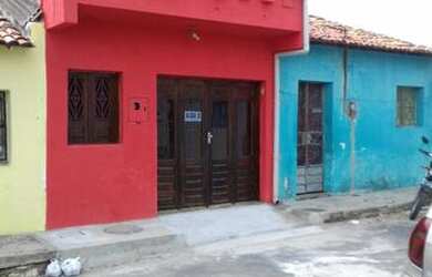 Imagem: A casa possui 3 Dormitórios, 2 Banheiros e 102m² de Área