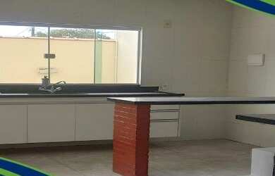 Imagem: A casa possui 2 Dormitórios, 3 Banheiros, 2 Vagas na garagem