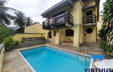 Imagem: A casa em condomínio possui 4 Dormitórios, 5 Banheiros, 4