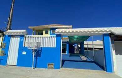 Imagem: A casa possui 3 Dormitórios, 1 Banheiro, 2 Vagas na garagem