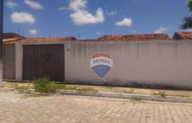 Imagem: A casa possui 2 Dormitórios, 1 Banheiro, 1 Vaga na garagem