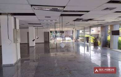 Imagem: O depósito possui 4 Vagas na garagem, 315m² de Área e está