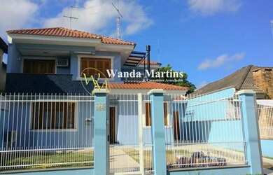 Imagem: A casa em condomínio possui 4 Dormitórios, 2 Banheiros, 3