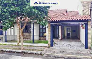 Imagem: A casa possui 3 Dormitórios, 3 Banheiros, 2 Vagas na garagem