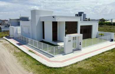 Imagem 1: Casa Alto padrão de Esquina no bairro Turimar - Balneário Gaivota -...