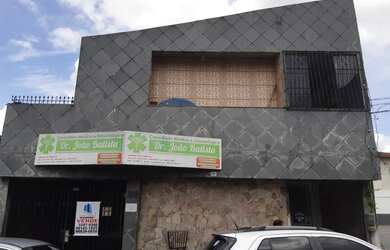 Imagem: A casa possui 5 Dormitórios, 4 Banheiros, 220m² de Área e