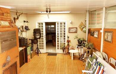 Imagem: A casa possui 2 Dormitórios, 1 Banheiro, 1 Vaga na garagem