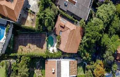 Imagem: A casa possui 5 Dormitórios, 5 Banheiros, 5 Vagas na garagem