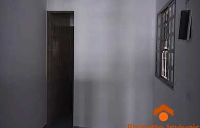 Imagem: A casa possui 1 Dormitório, 1 Banheiro, 60m² de Área e está