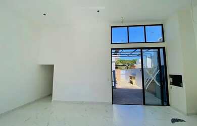 Imagem: A casa em condomínio possui 3 Dormitórios, 2 Banheiros, 4