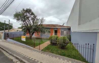 Imagem: A casa possui 3 Dormitórios, 1 Banheiro, 1 Vaga na garagem