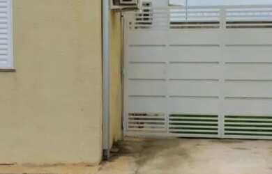 Imagem: A casa em condomínio possui 2 Dormitórios, 1 Banheiro, 2 Vagas