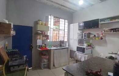 Imagem: A casa possui 1 Dormitório, 1 Banheiro, 1 Vaga na garagem