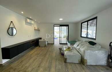 Imagem: A casa em condomínio possui 3 Dormitórios, 5 Banheiros, 250m²