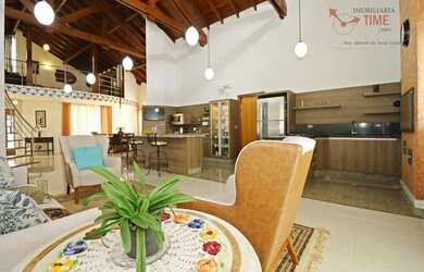 Imagem: A casa possui 3 Dormitórios, 4 Banheiros, 2 Vagas na garagem