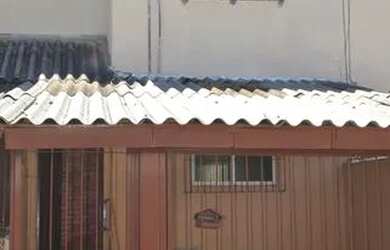 Imagem: A casa possui 2 Dormitórios, 2 Banheiros, 1 Vaga na garagem