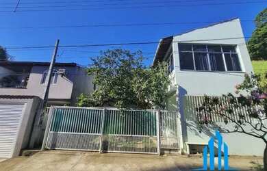 Imagem: A casa possui 5 Dormitórios, 3 Banheiros, 4 Vagas na garagem