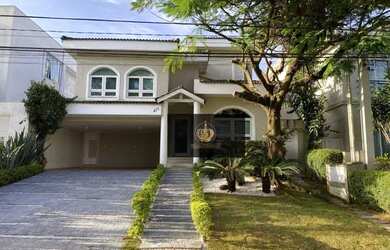 Imagem: A casa possui 4 Dormitórios, 5 Banheiros, 4 Vagas na garagem