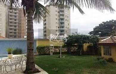 Imagem: A casa possui 4 Dormitórios, 5 Banheiros, 5 Vagas na garagem