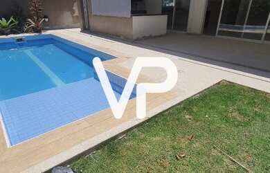 Imagem: A casa possui 4 Dormitórios, 5 Banheiros, 4 Vagas na garagem