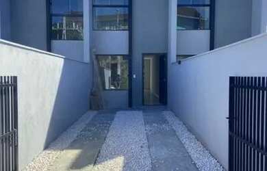 Imagem: A casa possui 3 Dormitórios, 1 Banheiro, 1 Vaga na garagem