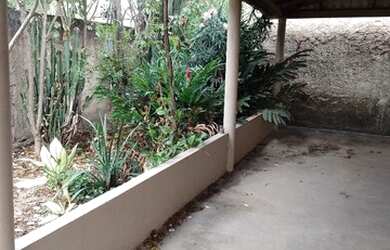 Imagem: A casa possui 2 Dormitórios, 1 Banheiro, 1 Vaga na garagem