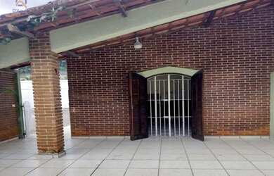 Imagem: A casa possui 1 Dormitório, 1 Banheiro, 2 Vagas na garagem