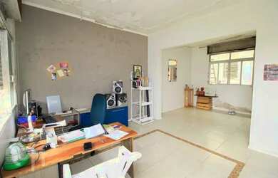 Imagem: A casa possui 3 Dormitórios, 2 Banheiros, 3 Vagas na garagem