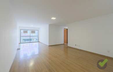 Imagem: O apartamento possui 3 Dormitórios, 3 Banheiros, 2 Vagas na