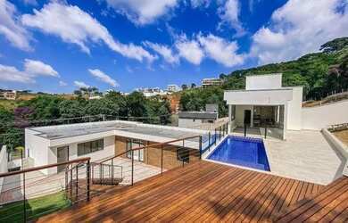 Imagem: A casa em condomínio possui 4 Dormitórios, 5 Banheiros, 4