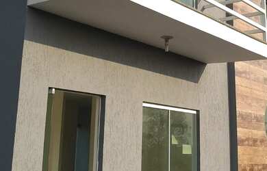 Imagem: A casa possui 2 Dormitórios, 2 Banheiros, 2 Vagas na garagem