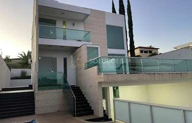 Imagem: A casa em condomínio possui 3 Dormitórios, 3 Banheiros, 2