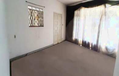 Imagem: A casa possui 3 Dormitórios, 4 Banheiros, 2 Vagas na garagem