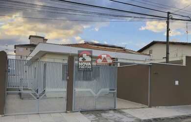 Imagem: A casa possui 5 Dormitórios, 1 Banheiro, 3 Vagas na garagem