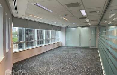 Imagem: O depósito possui 5 Vagas na garagem e 245m² de Área e está