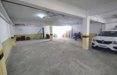 Imagem: O apartamento possui 3 Dormitórios, 1 Banheiro, 1 Vaga na garagem