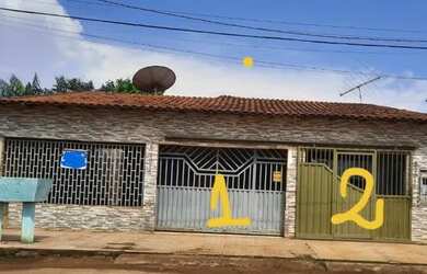 Imagem: A casa possui 5 Dormitórios, 2 Banheiros, 2 Vagas na garagem