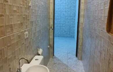 Imagem: A casa possui 1 Dormitório e 1 Banheiro e está localizado