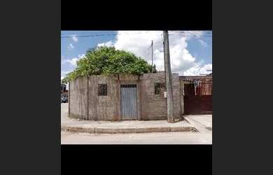 Imagem: A casa possui 2 Dormitórios, 1 Banheiro, 1 Vaga na garagem