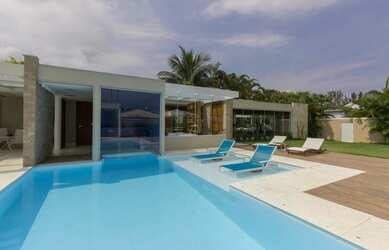 Imagem: A casa em condomínio possui 4 Dormitórios, 3 Banheiros, 4