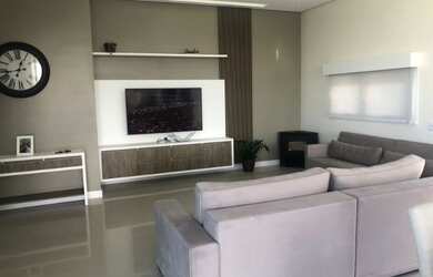 Imagem: A casa possui 3 Dormitórios, 3 Banheiros, 2 Vagas na garagem