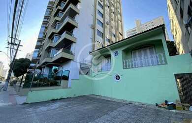 Imagem: A casa possui 5 Dormitórios, 4 Banheiros, 3 Vagas na garagem