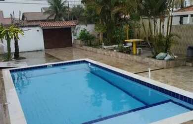 Imagem: A casa possui 2 Dormitórios, 5 Vagas na garagem e está localizado