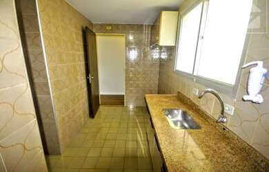 Imagem: O apartamento possui 1 Dormitório, 1 Banheiro, 1 Vaga na garagem