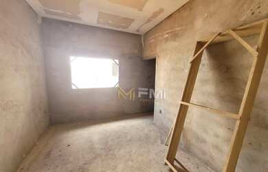 Imagem: A casa em condomínio possui 3 Dormitórios, 2 Banheiros, 4